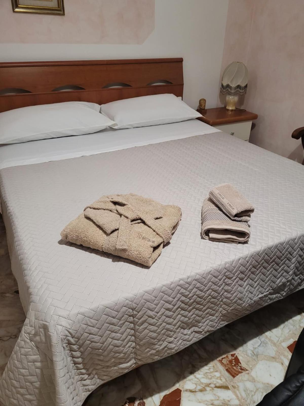 钱皮诺Italias House公寓 外观 照片